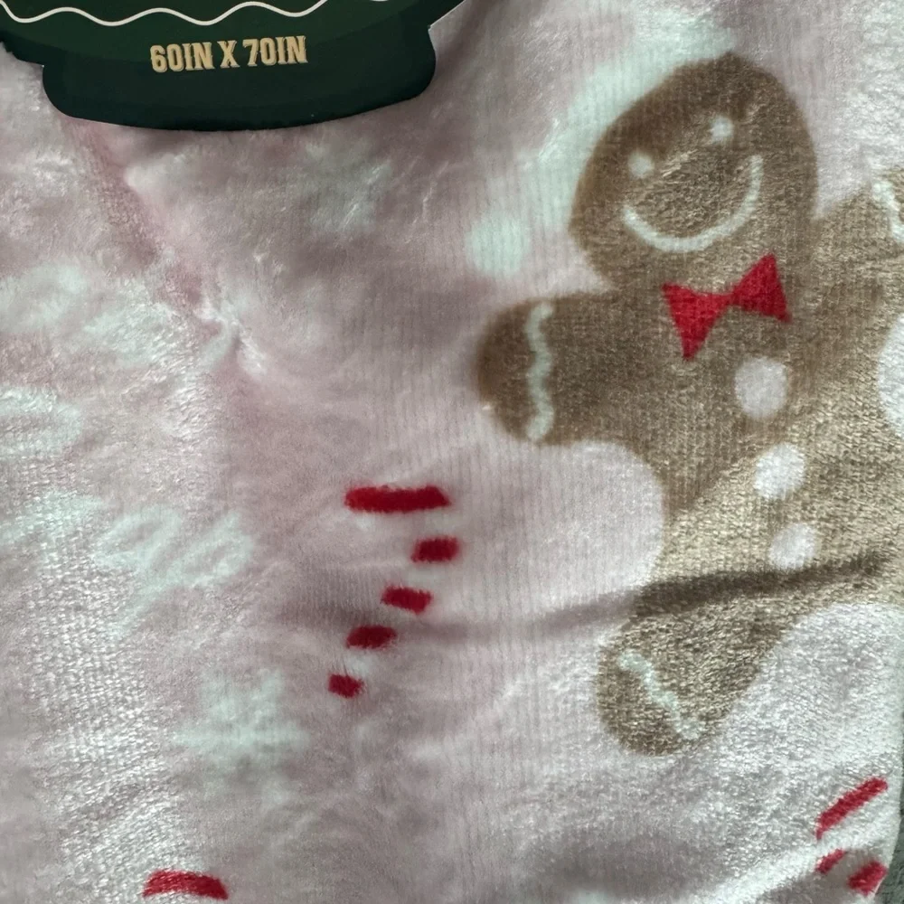 ENVOGUE CHRISTMAS HOLIDAY PUSH THROW BLANKET “GINGER SNAP” W/GINGERBREAD MEN NEW